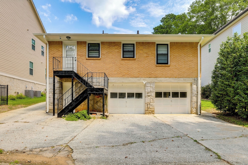Updated Piedmont Heights Apt - 5 Mi to Dtwn Atl!