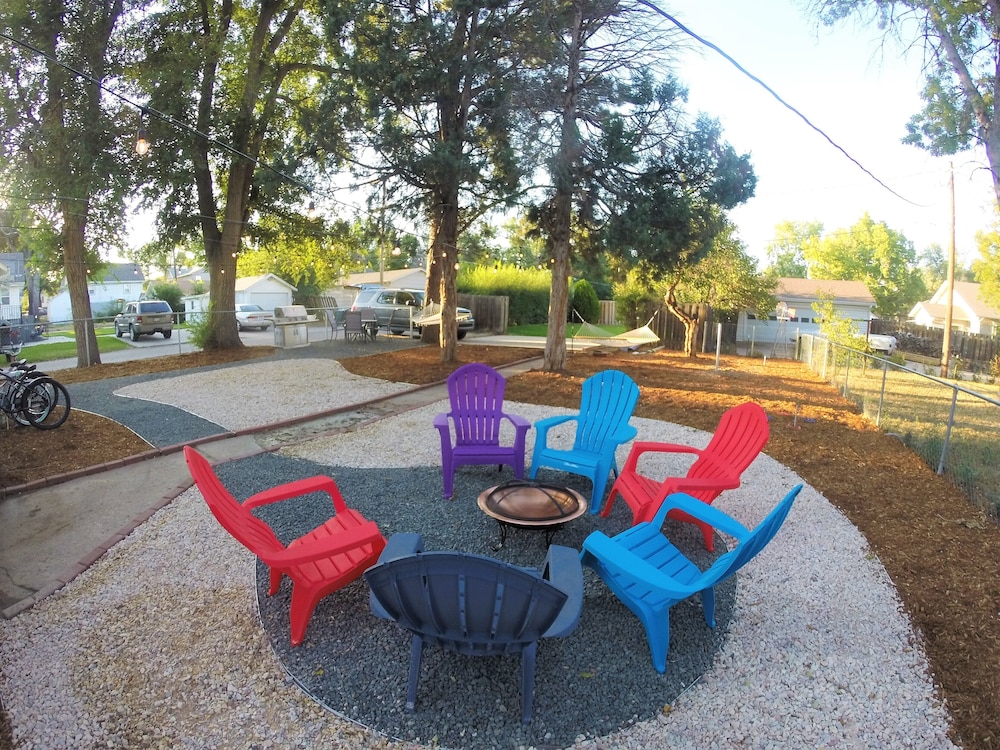 UNC Hideaway King Beds, Backyard & Bicycles