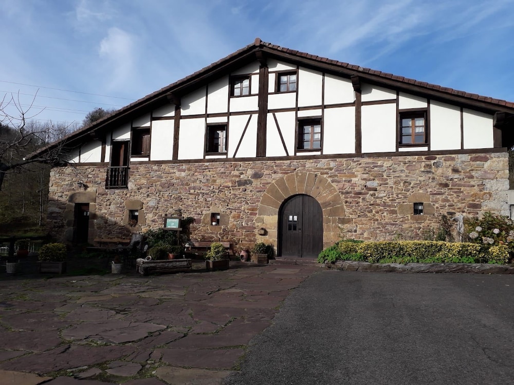 Casa Baztarretxe - Property Image 1