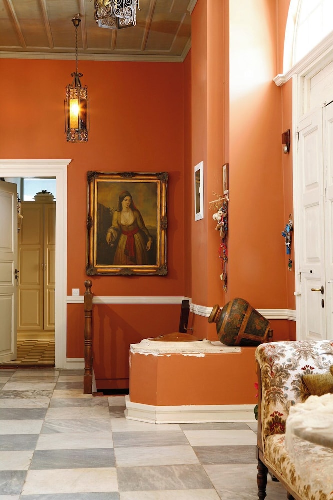 Seaside Neoclassical Property in Vaporia Ermoupoli