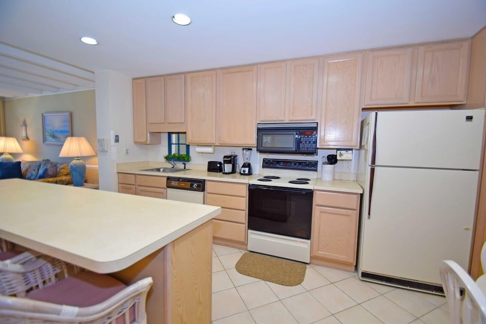 Jada 1f - Ocean City, Md 2 Bedroom Apts by RedAwning view 2