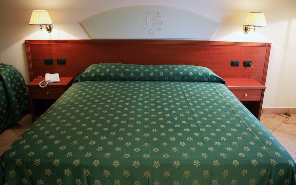 Hotel Tito Serranò