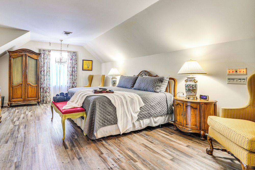 2 Mi to Main St Thomasville: Family Home w/ Games