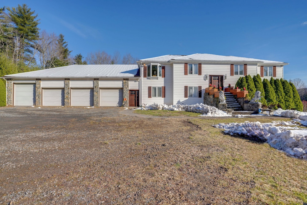 3 Mi to Colgate Lake: Mtn-view Home, Deck + Grill!