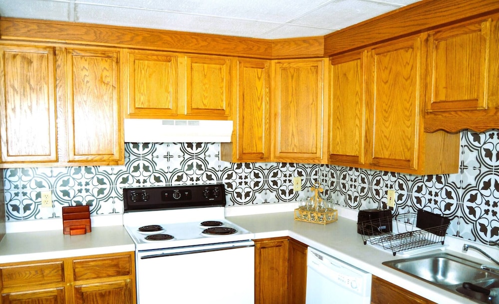 Gather Here 9br, 5BA Group