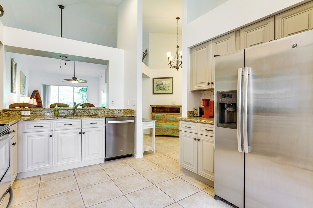 5 Mi to Naples Beach - Getaway w/ Screened Lanai!