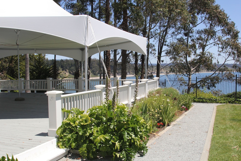 Monarch Cove Inn