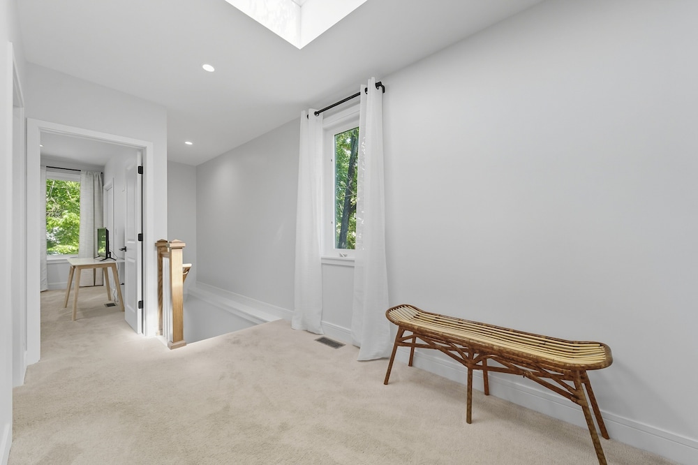 Bright Modern 3bed 2.5bath Evanston Home W/parking 3 Bedroom Home