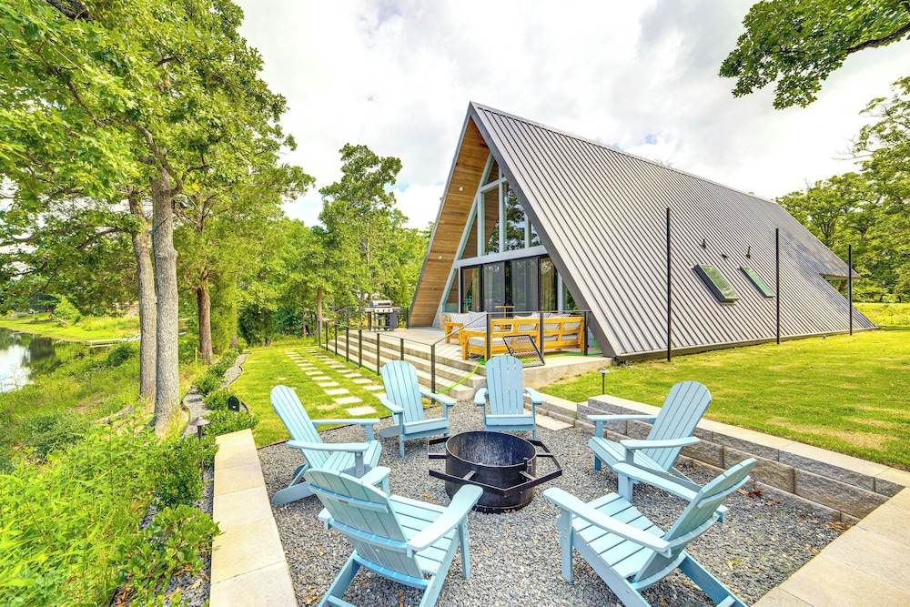 A-frame Cabin w/ Deck Near Cedar Creek Lake