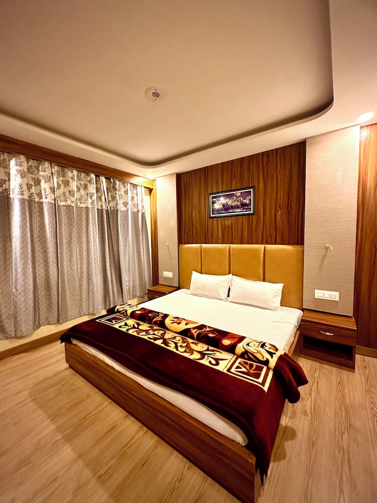 Hotel paradise hills