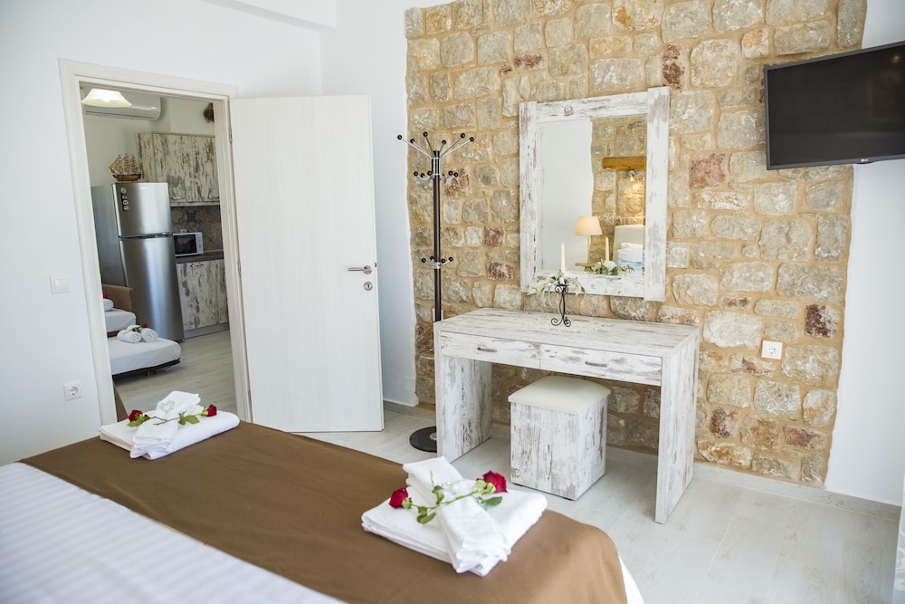 Haraki Stone Apartments