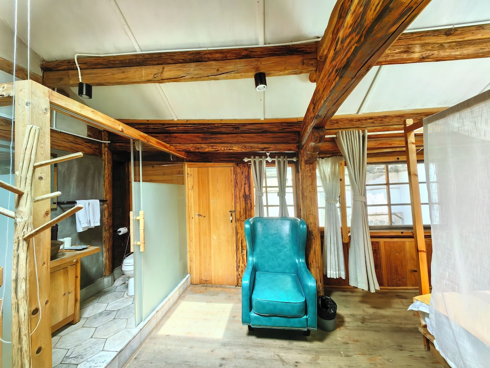 Jia Kedi Ancient House Cultural Homestay