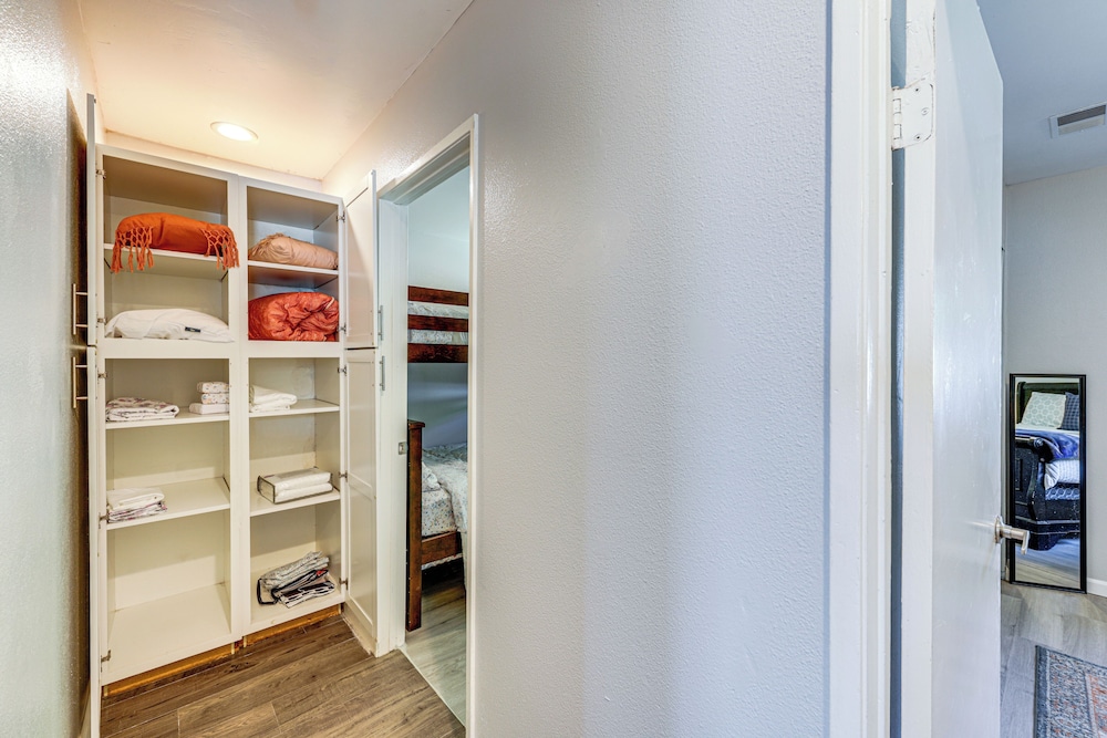 Pet-friendly Apt 11 Mi to Dtwn San Diego!
