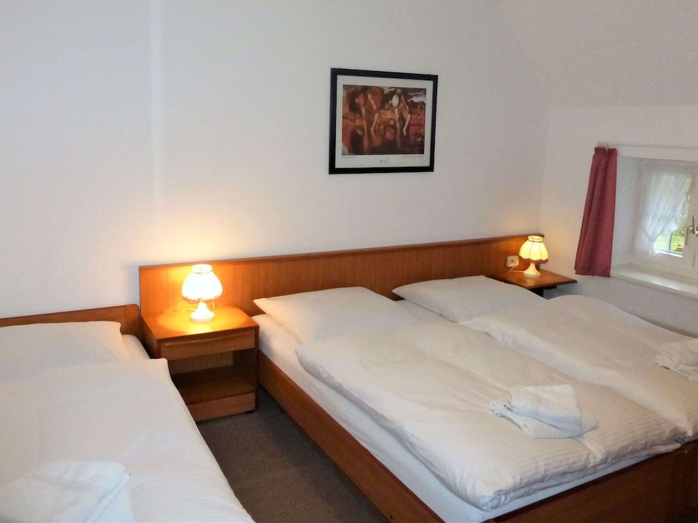 Geraeumige Ferienwohnung mit Terrasse in Kluetz view 3