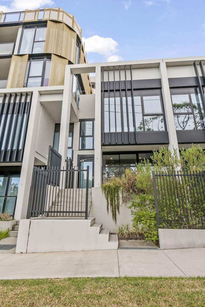 StayAU Modern Townhouse