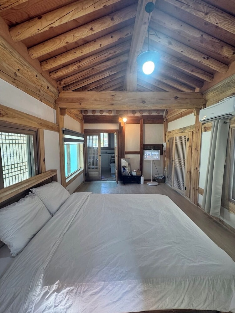 Jukrokjungsa hanokstay