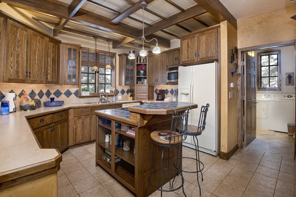 Alpine Creek #6 4 Bedroom Home by RedAwning