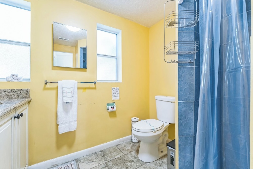 Modern Family Retreat Near Orlando Attractions