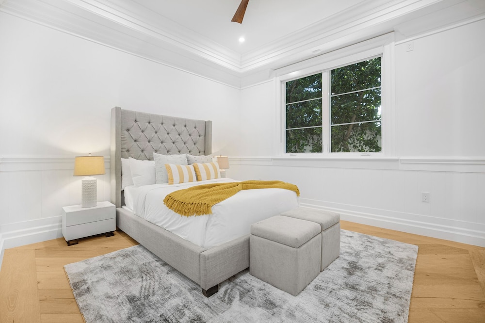 Spaulding Ave Farmhouse - Bespoke LA Home w/ Pool & Home Theater