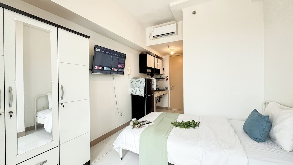 Modern Basic Studio At Tokyo Riverside Pik 2 Apartment