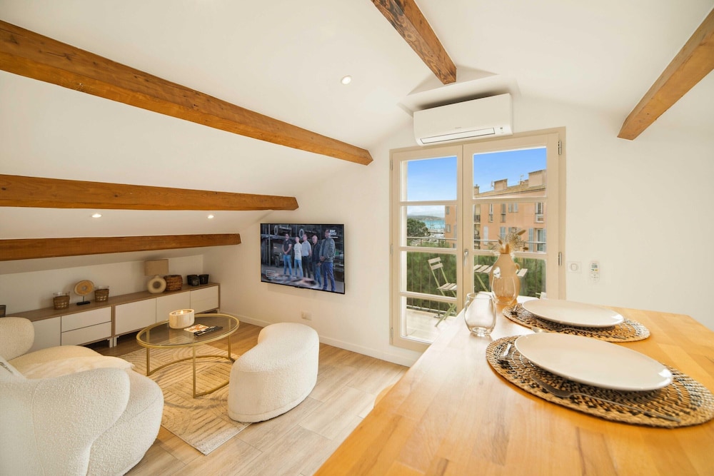 Bright Apartment - AC- 2P - Center of St Tropez