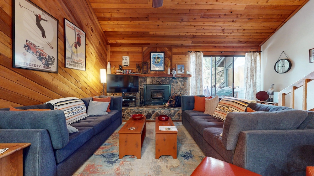 Mammoth Sierra Townhomes #25 3 Bedroom Condo