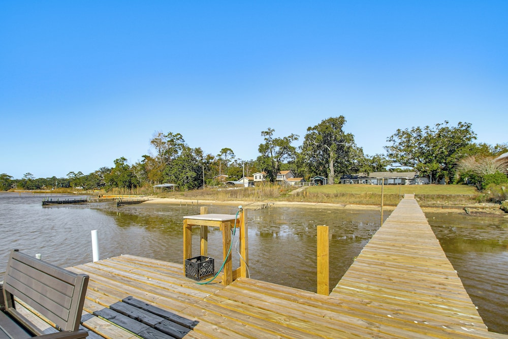 Private Patio & Hot Tub: Bayside Home in Pace!