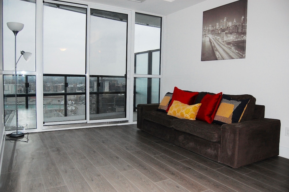 Shops at Don Mills Furnished Apartments - Image 1