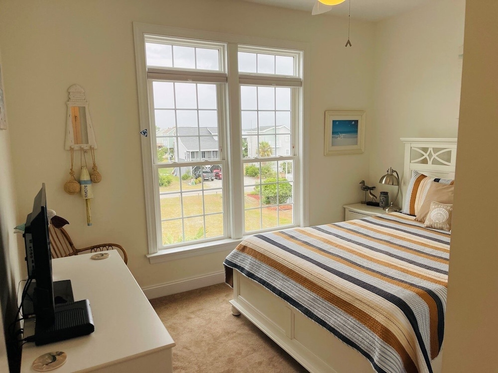 Compass Rose 4 Bedroom Home by RedAwning