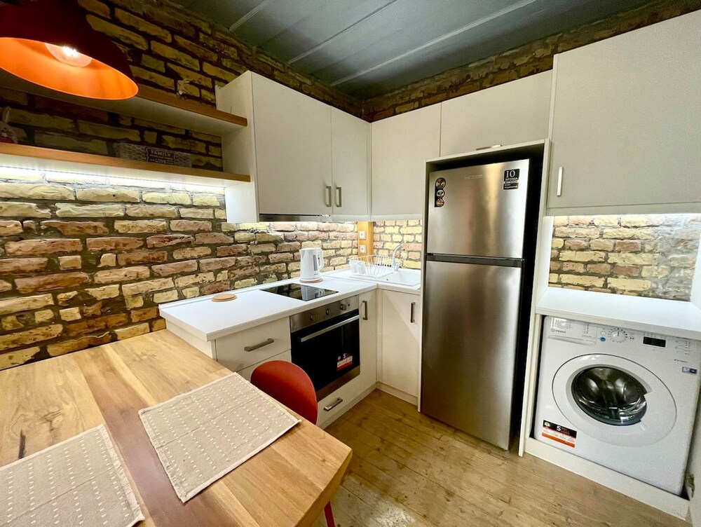 Kukuvayia s Nest-centre Old Town Corfu photo 3
