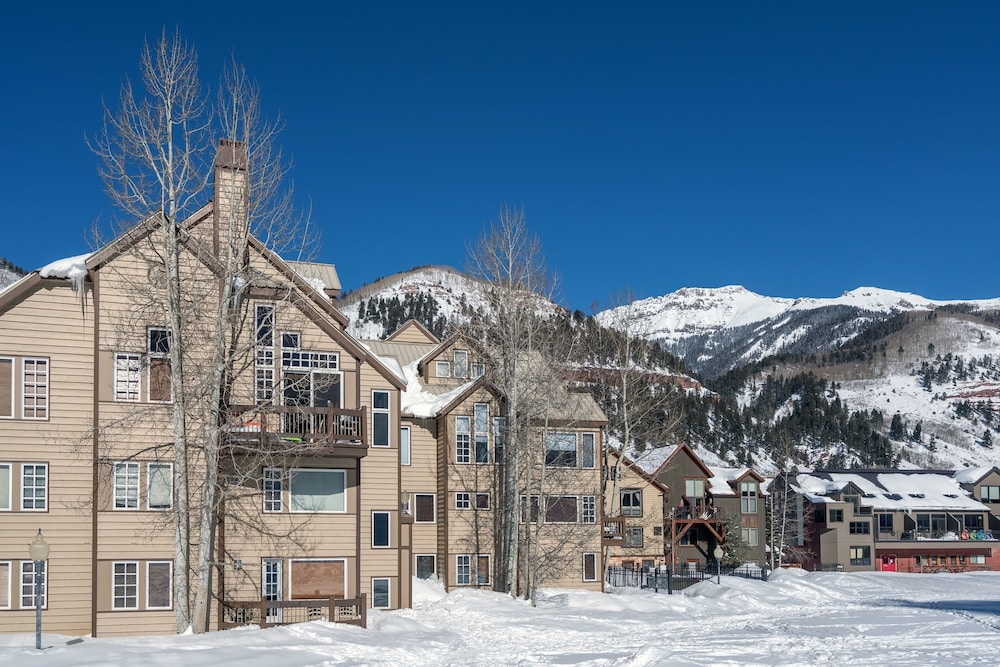 Etta Place Too 113 by Avantstay Close to Town The Slopes In Complex w Communal Pool Hot Tub