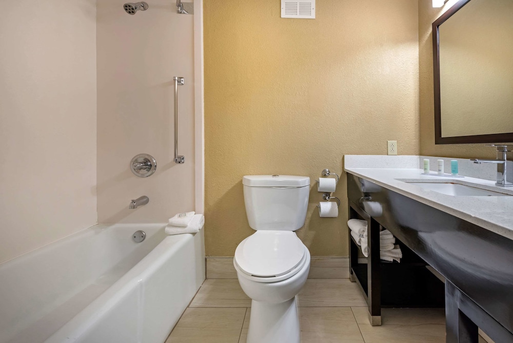 Lexington Vacations - Clarion Hotel Conference Center - North - Property Image 130