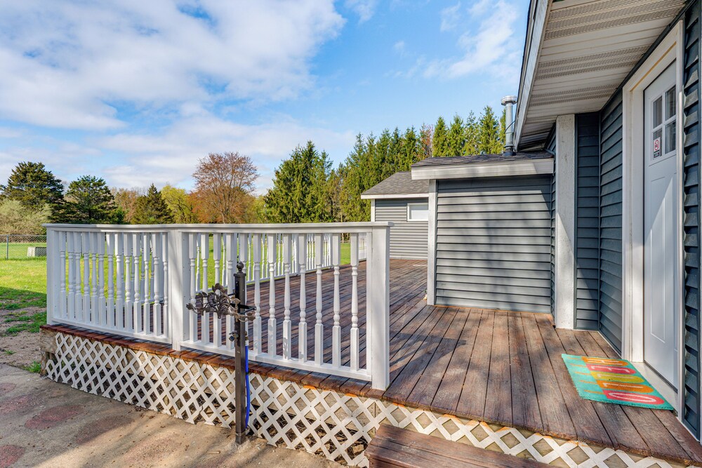 < 3 Mi to Double JJ Resort: Home w/ Large Yard!