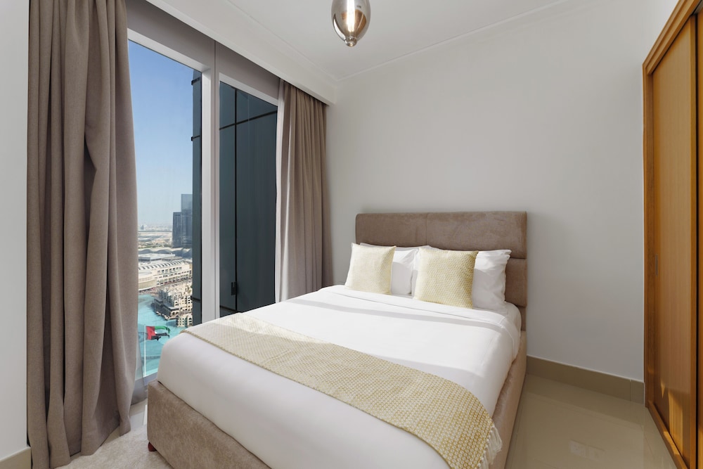 Maison Privee - Ultimate Living with Front-Row Views of Burj Khalifa & Dubai Fountains