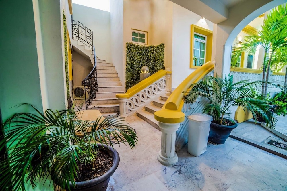 Hotel Casa Blanca - Property Image 9
