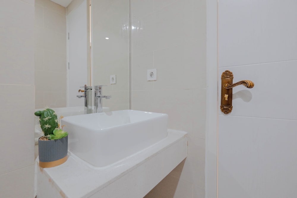 Spacious 3Br At Daan Mogot City Apartment