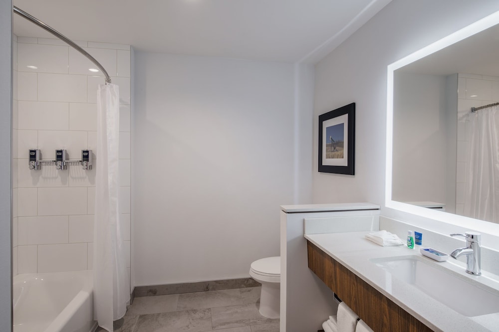 Grande Prairie Vacations - Four Points by Sheraton Grande Prairie - Property Image 4