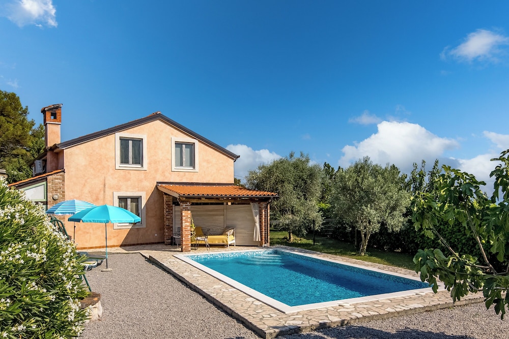 Tiny House With Private Pool Kostrena