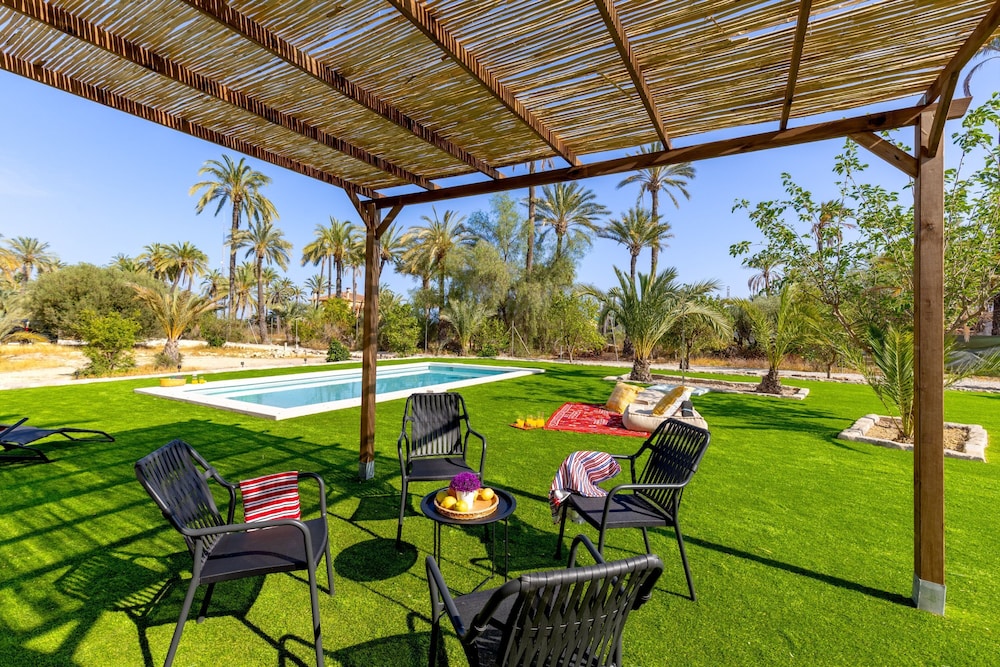 Historical Palms Villa by Fidalsa