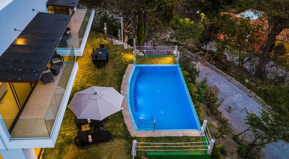 Luxury 4BR Villa with Pool