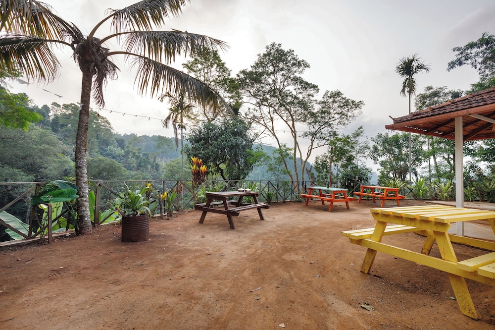 Underground Hostel By Bilwa Estate