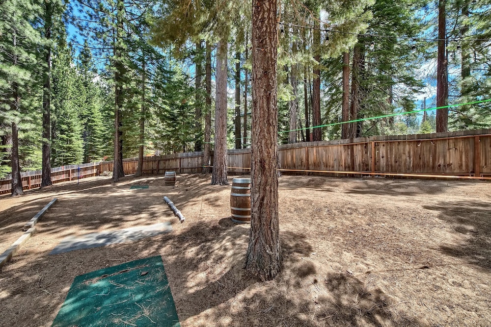1760t Thunderbird Cabin 3 Bedroom Home
