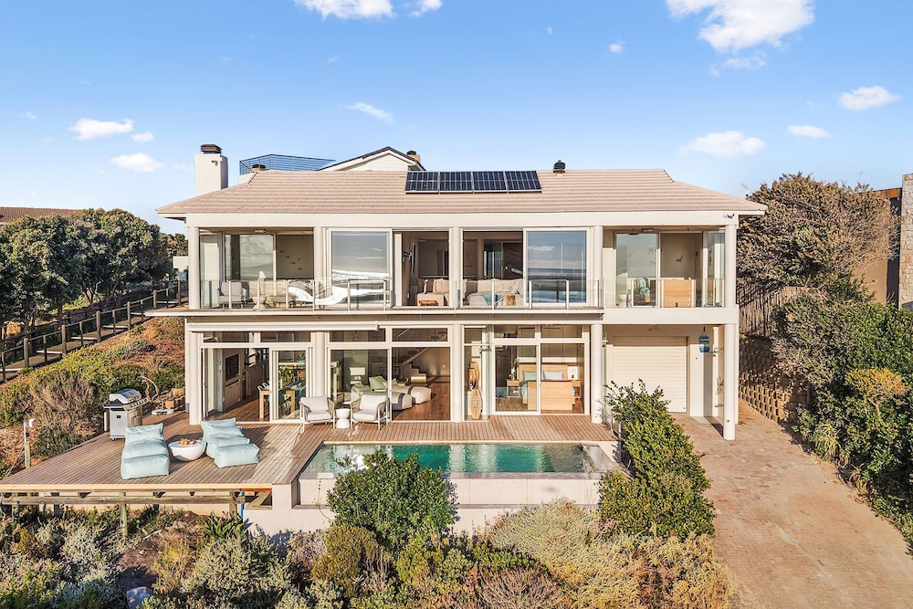 Mbizi Lagoon House