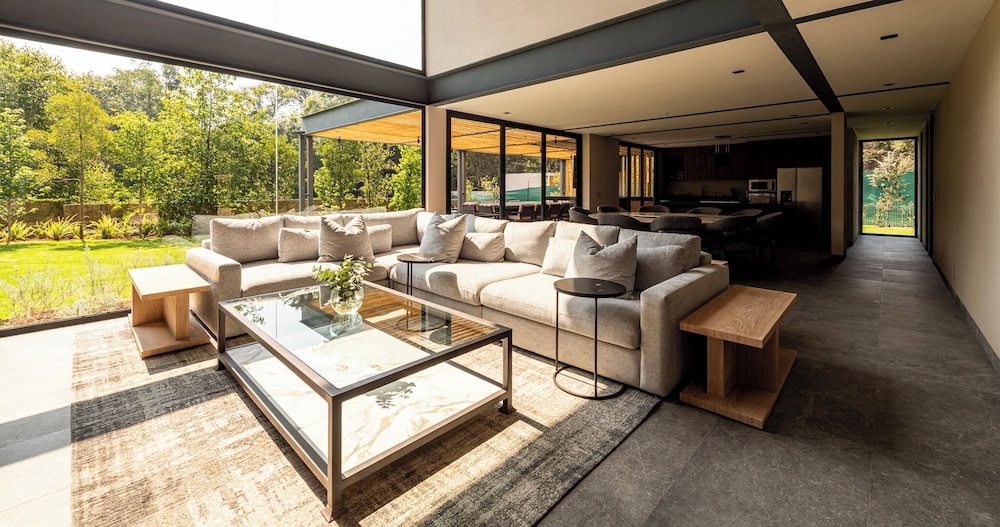 Casa Cundi-Contemporary Living in Nature