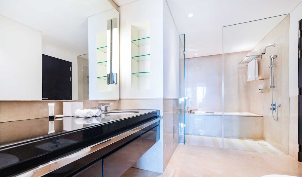 LUX | The JW Marina Suite