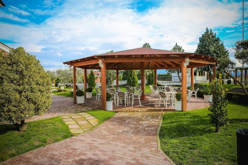 Gardenland Resort