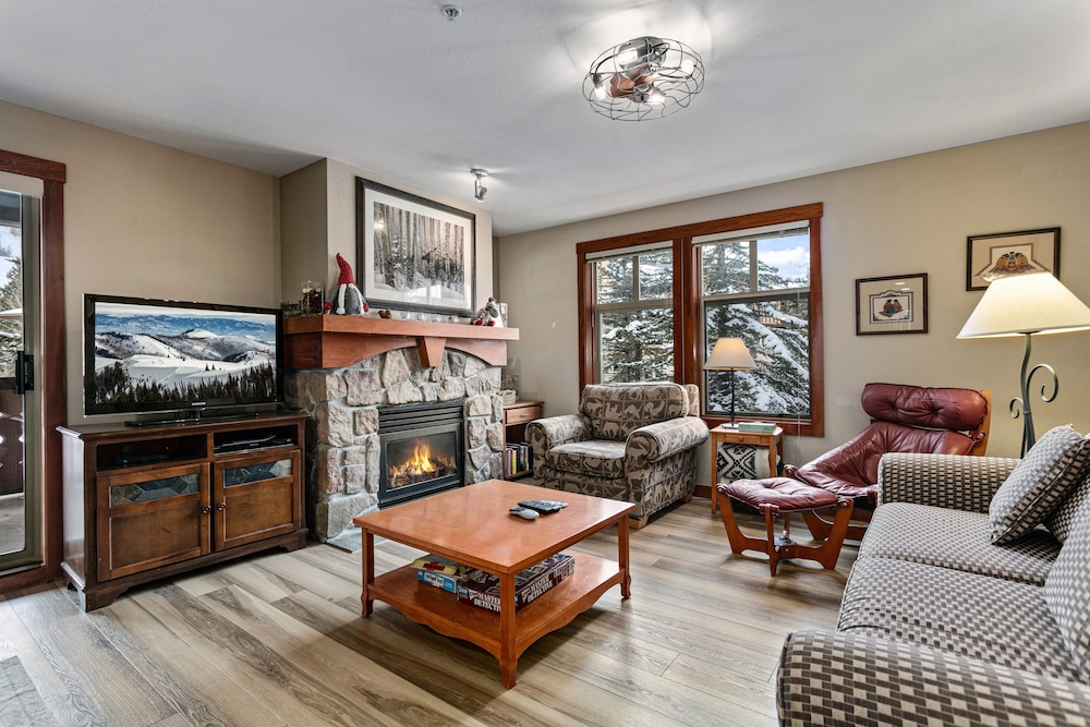 2201 - Two Bedroom Standard Eagle Springs East 2 Condo
