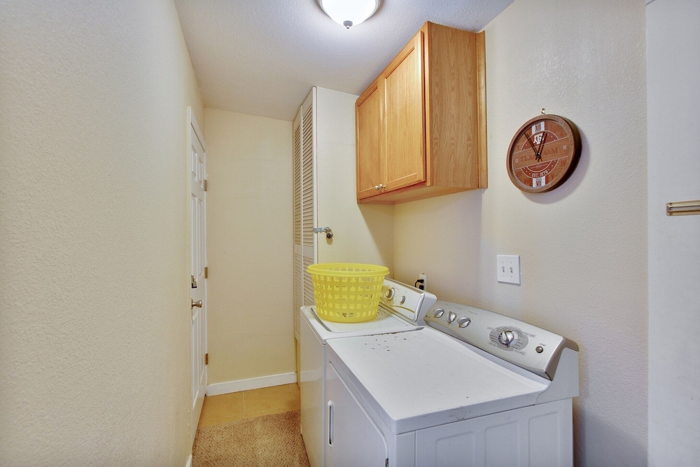 Sea Life - Just Blocks To Beach! 3 Bedroom Home by Redawning view 2
