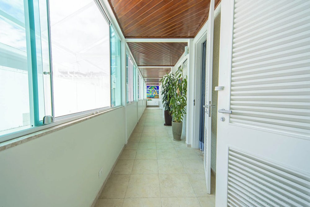 Casa Pet Friendly com 3 su tes a 200m da Praia