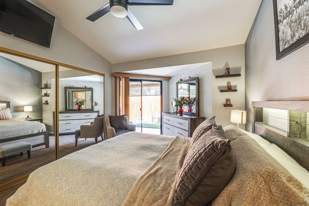 4 Mi to Dtwn: Cozy Couple's Haven w/ Patio in Mesa